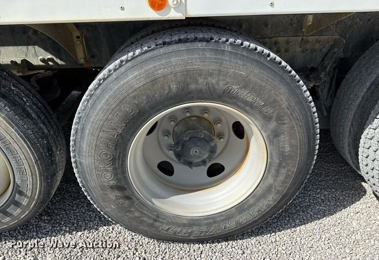 image for item DO0698 2009 Sterling L9500 ready mix truck