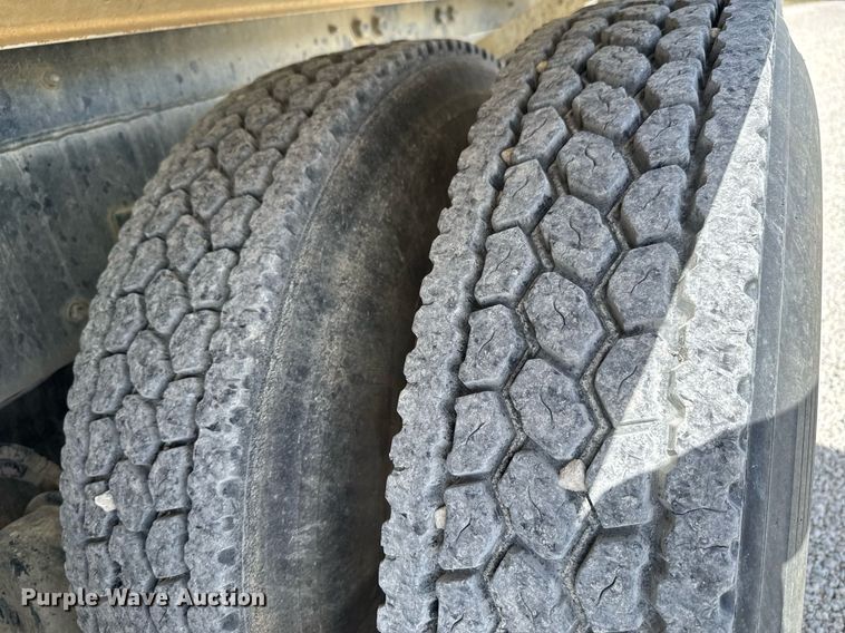 image for item DO0698 2009 Sterling L9500 ready mix truck