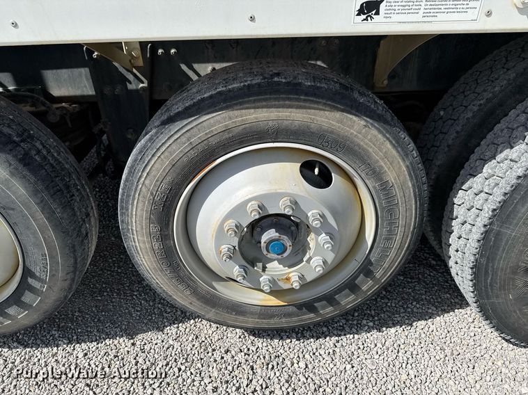 image for item DO0698 2009 Sterling L9500 ready mix truck