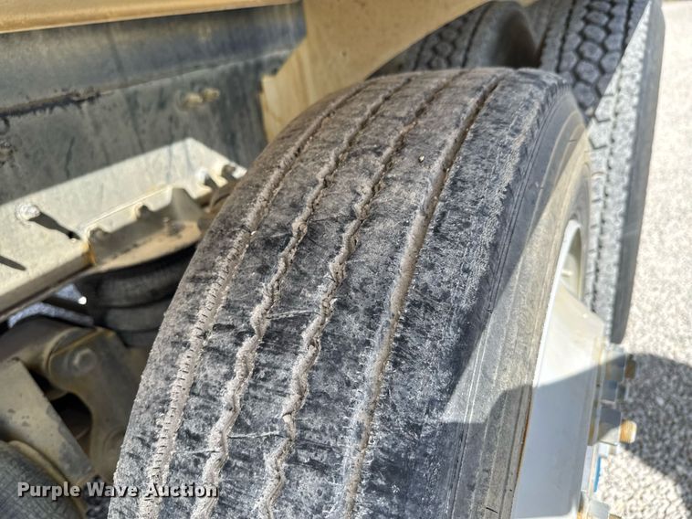 image for item DO0698 2009 Sterling L9500 ready mix truck