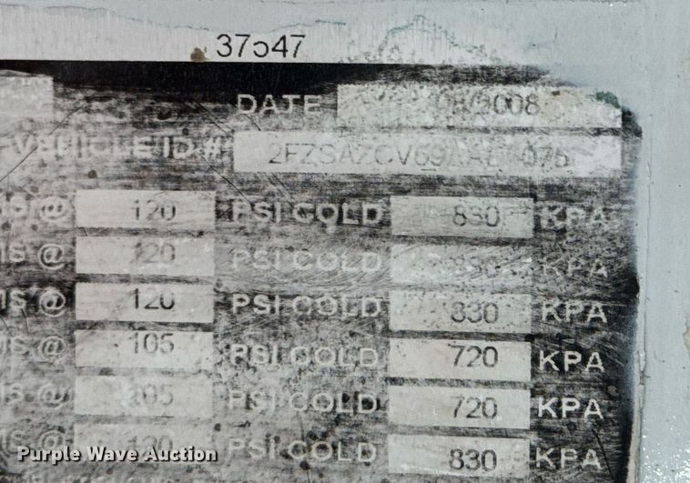 image for item DO0698 2009 Sterling L9500 ready mix truck