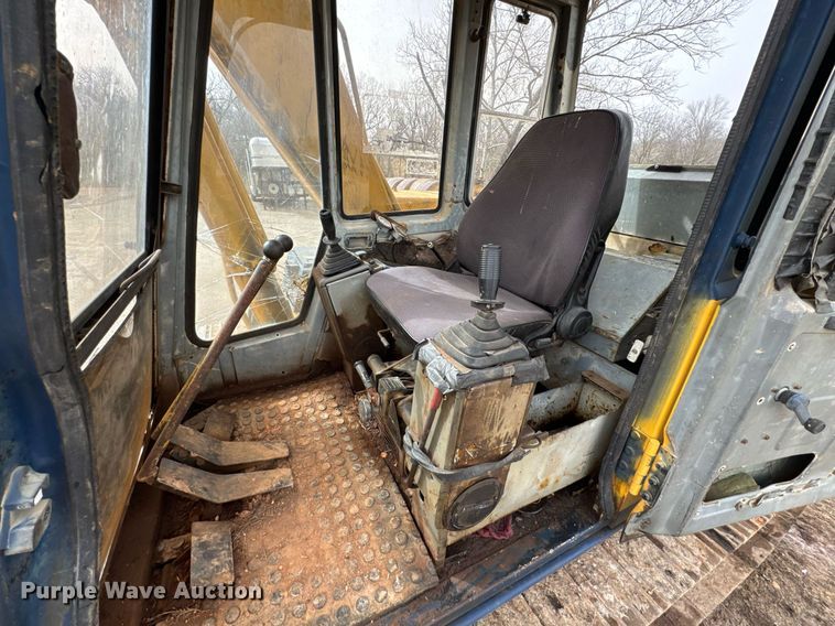 image for item DO0700 1990 Kobelco Mark SK140LC excavator