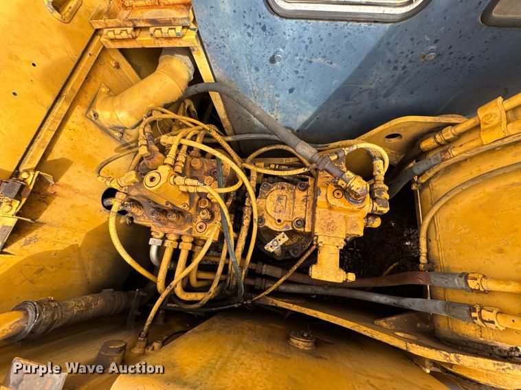 image for item DO0700 1990 Kobelco Mark SK140LC excavator