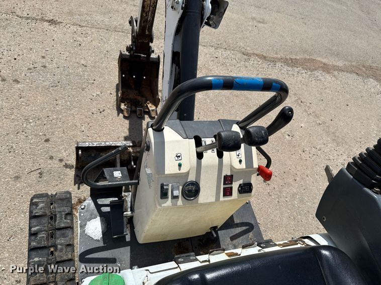 image for item DO0704 2020 Bobcat E10 mini excavator