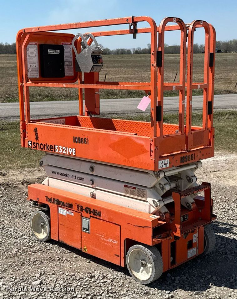 image for item DO0718 2017 Snorkel S3219E scissor lift