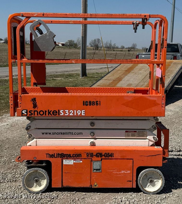 image for item DO0718 2017 Snorkel S3219E scissor lift