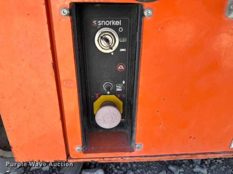 image for item DO0718 2017 Snorkel S3219E scissor lift