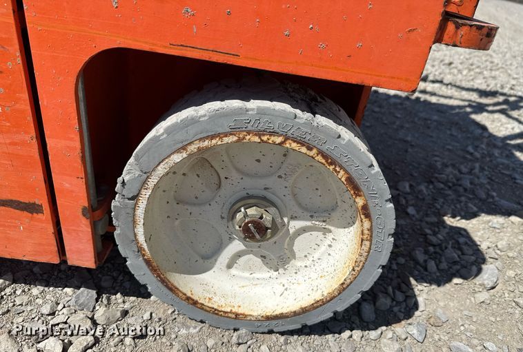 image for item DO0718 2017 Snorkel S3219E scissor lift