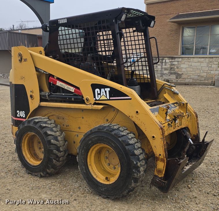 image for item DO7832 2004 Caterpillar 246 skid steer loader