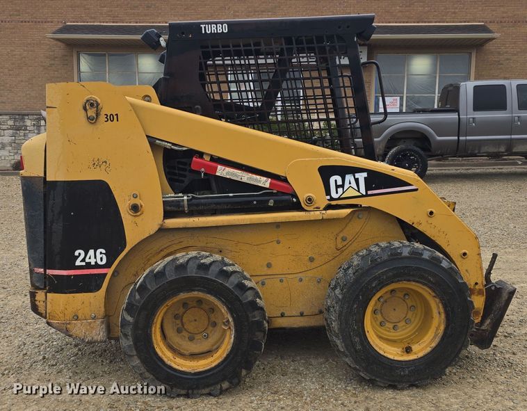 image for item DO7832 2004 Caterpillar 246 skid steer loader