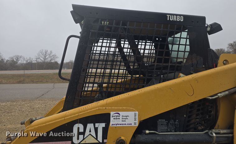 image for item DO7832 2004 Caterpillar 246 skid steer loader