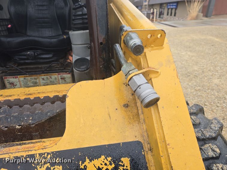 image for item DO7832 2004 Caterpillar 246 skid steer loader