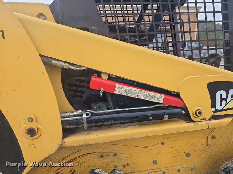 image for item DO7832 2004 Caterpillar 246 skid steer loader