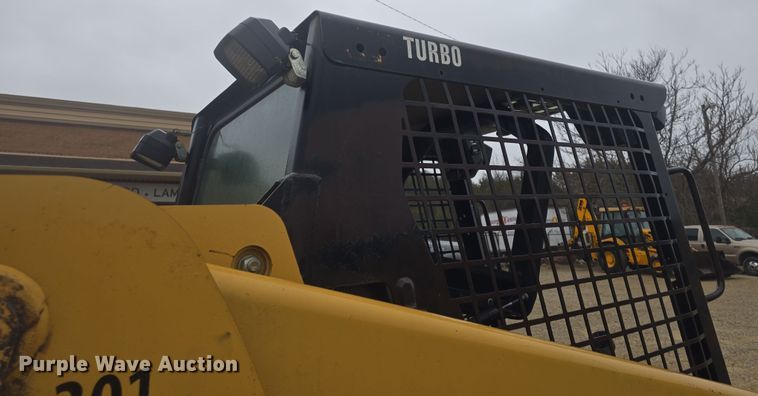 image for item DO7832 2004 Caterpillar 246 skid steer loader