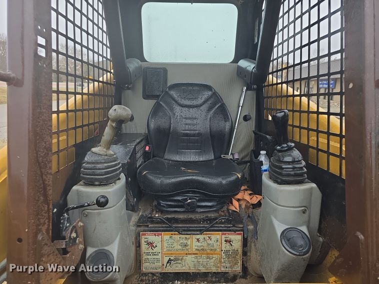 image for item DO7832 2004 Caterpillar 246 skid steer loader