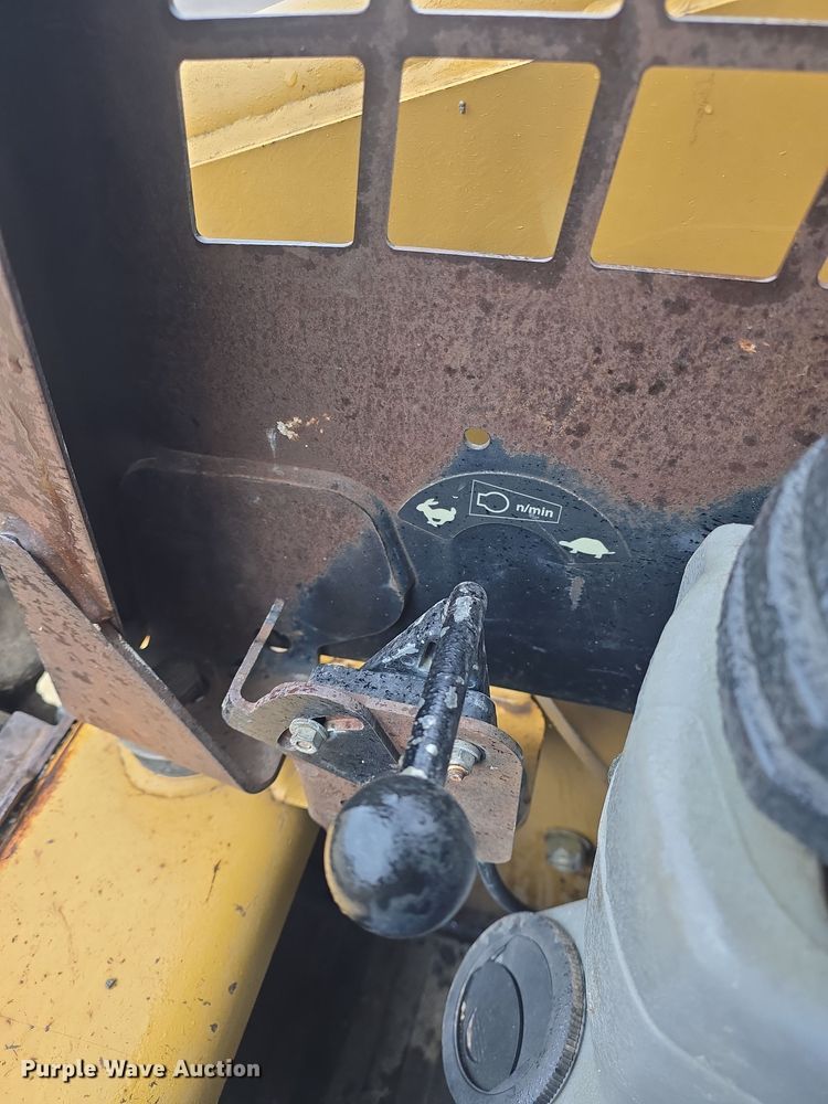 image for item DO7832 2004 Caterpillar 246 skid steer loader