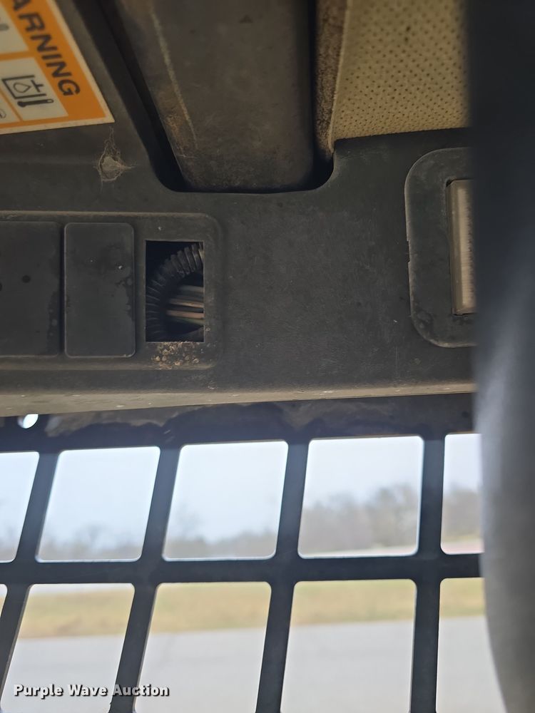 image for item DO7832 2004 Caterpillar 246 skid steer loader