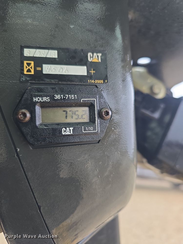 image for item DO7832 2004 Caterpillar 246 skid steer loader