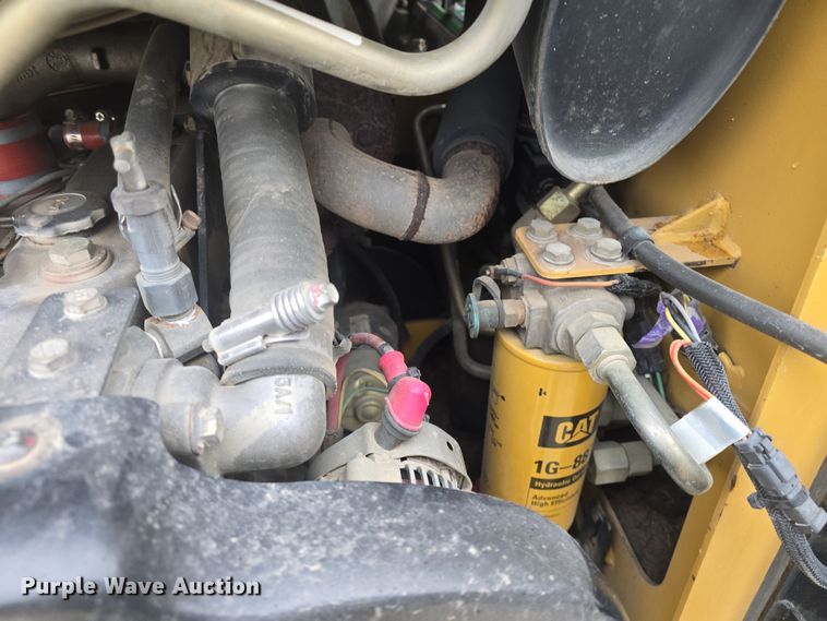 image for item DO7832 2004 Caterpillar 246 skid steer loader