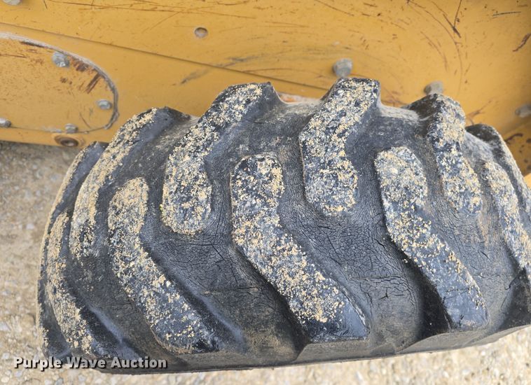 image for item DO7832 2004 Caterpillar 246 skid steer loader