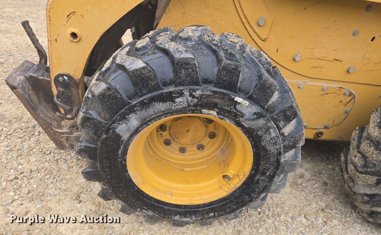 image for item DO7832 2004 Caterpillar 246 skid steer loader