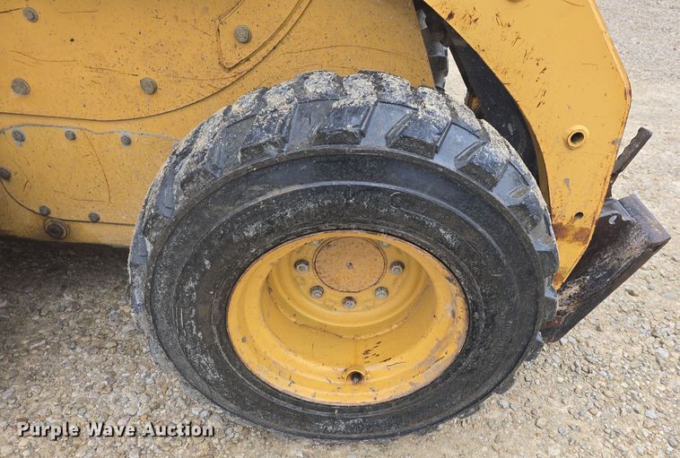 image for item DO7832 2004 Caterpillar 246 skid steer loader