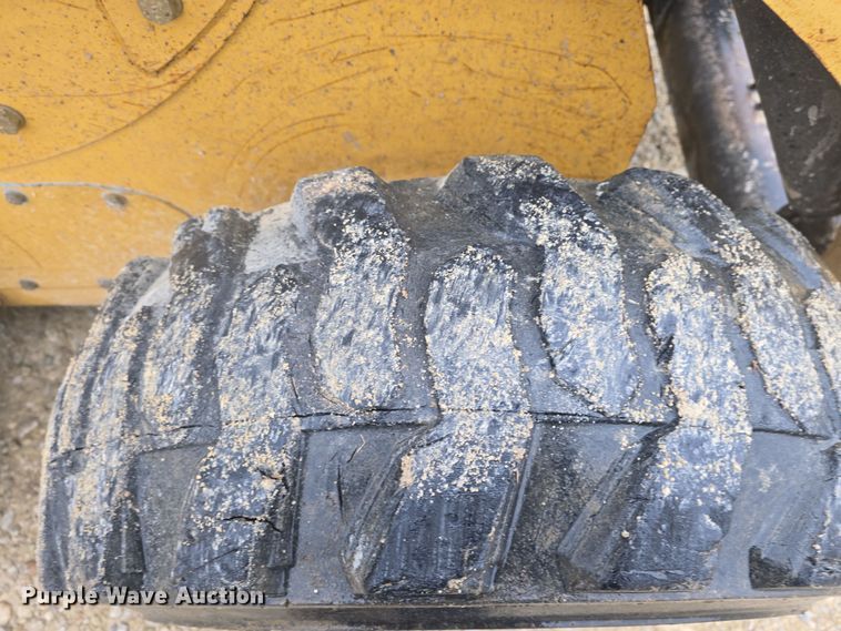 image for item DO7832 2004 Caterpillar 246 skid steer loader