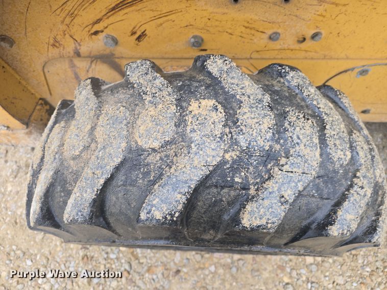 image for item DO7832 2004 Caterpillar 246 skid steer loader