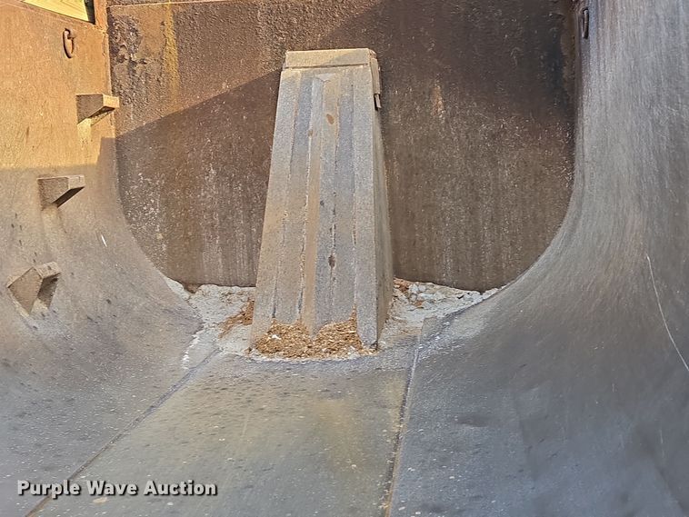 image for item DP6217 2015 Peterbilt PB348 dump truck