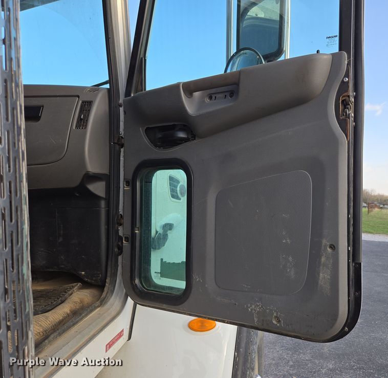 image for item DP6217 2015 Peterbilt PB348 dump truck