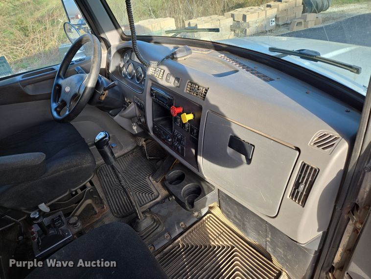 image for item DP6217 2015 Peterbilt PB348 dump truck