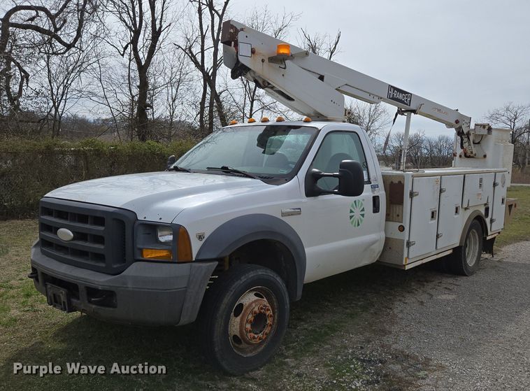 image for item DP6238 2005 Ford F450 Super Duty bucket truck