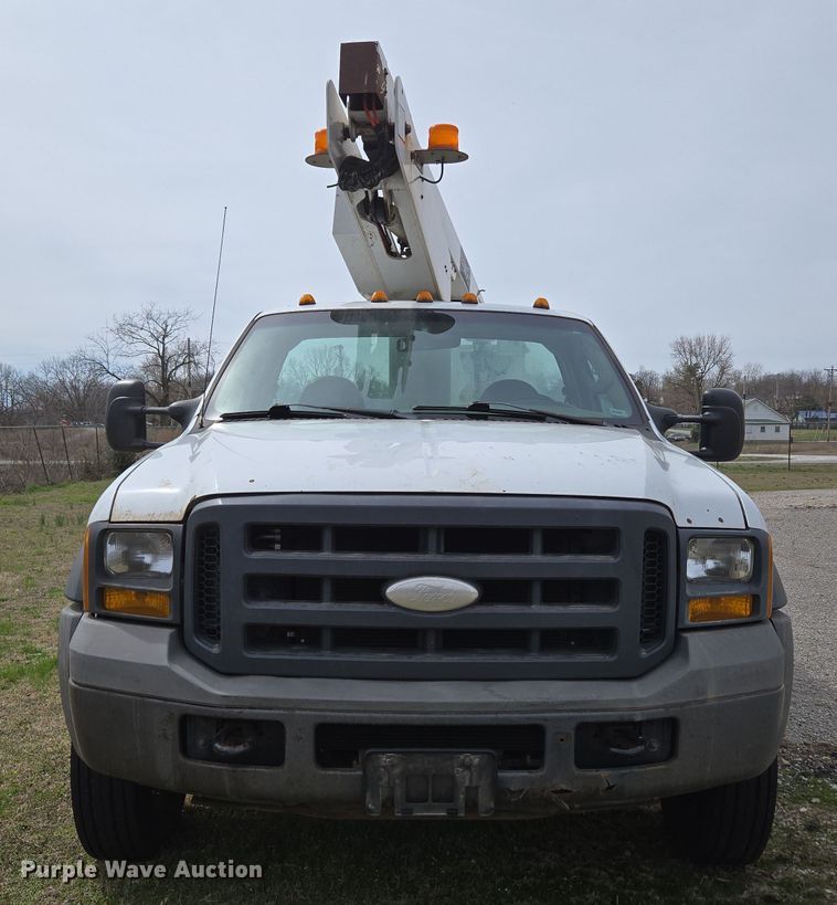 image for item DP6238 2005 Ford F450 Super Duty bucket truck