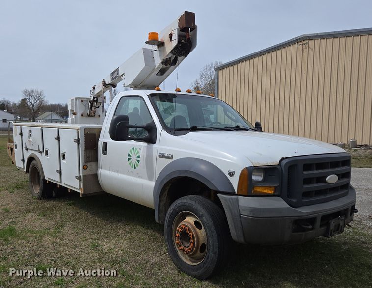 image for item DP6238 2005 Ford F450 Super Duty bucket truck