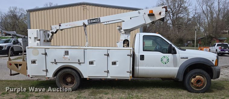 image for item DP6238 2005 Ford F450 Super Duty bucket truck