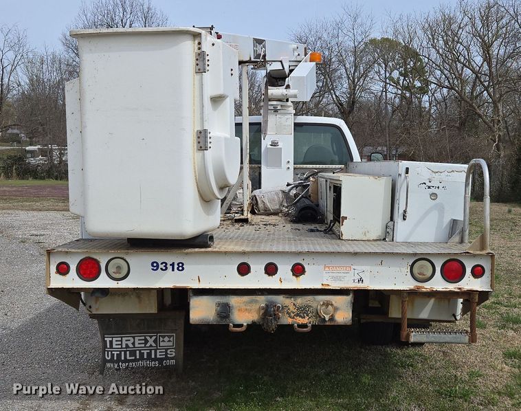 image for item DP6238 2005 Ford F450 Super Duty bucket truck