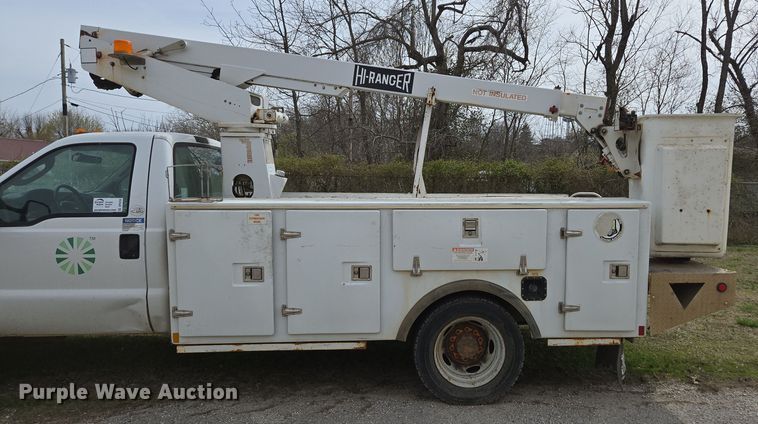 image for item DP6238 2005 Ford F450 Super Duty bucket truck