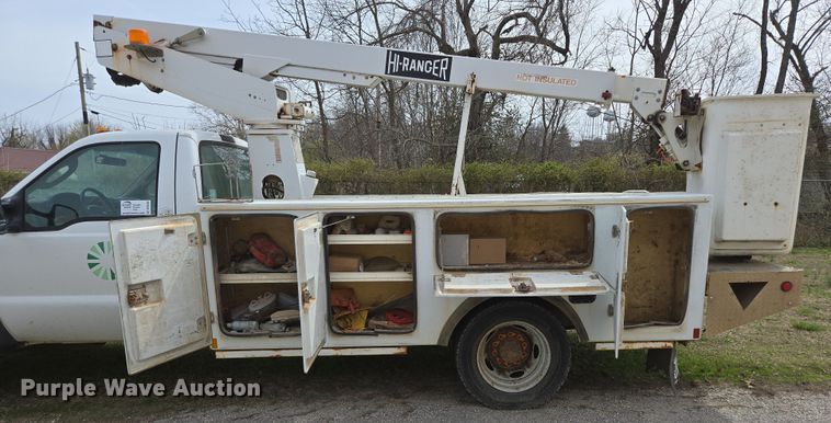 image for item DP6238 2005 Ford F450 Super Duty bucket truck