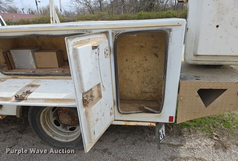 image for item DP6238 2005 Ford F450 Super Duty bucket truck