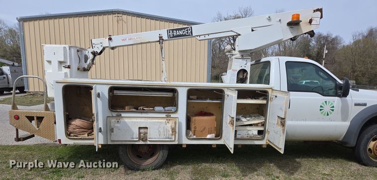 image for item DP6238 2005 Ford F450 Super Duty bucket truck