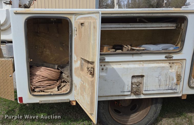 image for item DP6238 2005 Ford F450 Super Duty bucket truck