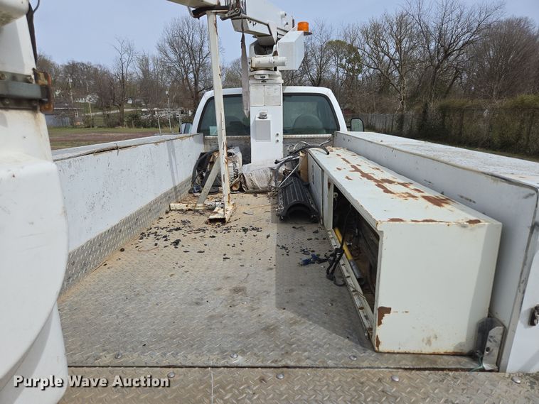 image for item DP6238 2005 Ford F450 Super Duty bucket truck
