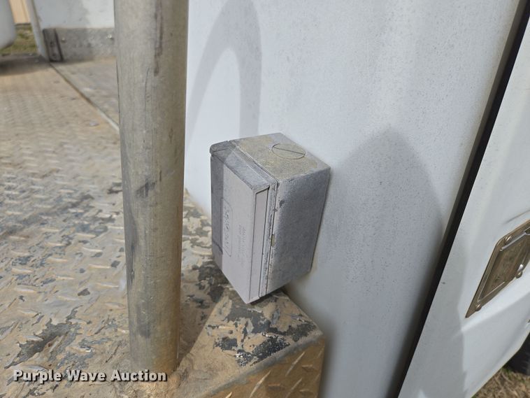 image for item DP6238 2005 Ford F450 Super Duty bucket truck