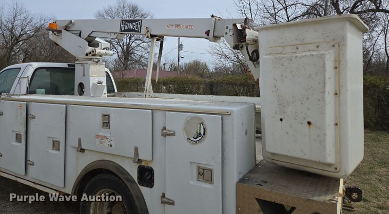 image for item DP6238 2005 Ford F450 Super Duty bucket truck