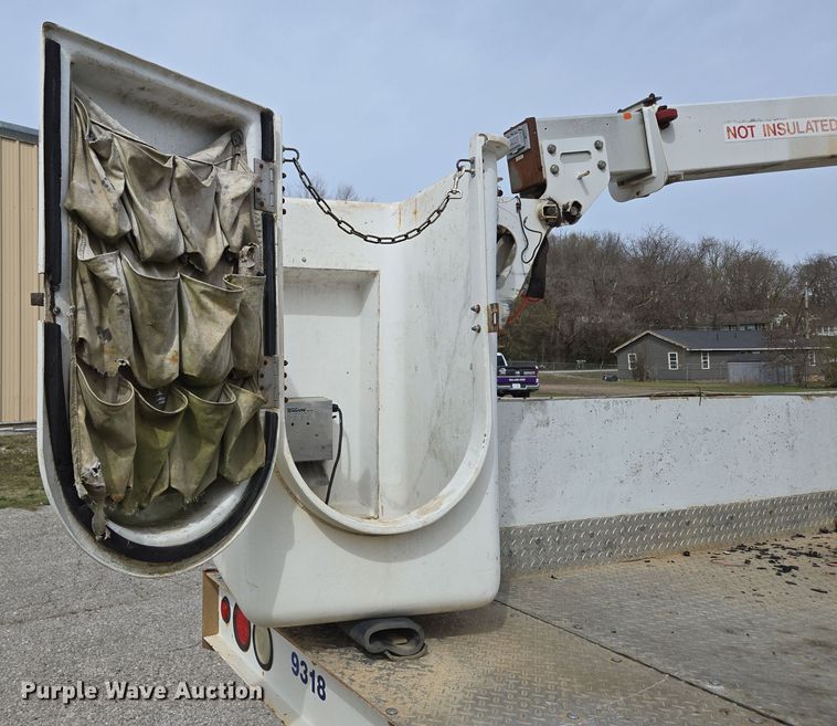 image for item DP6238 2005 Ford F450 Super Duty bucket truck