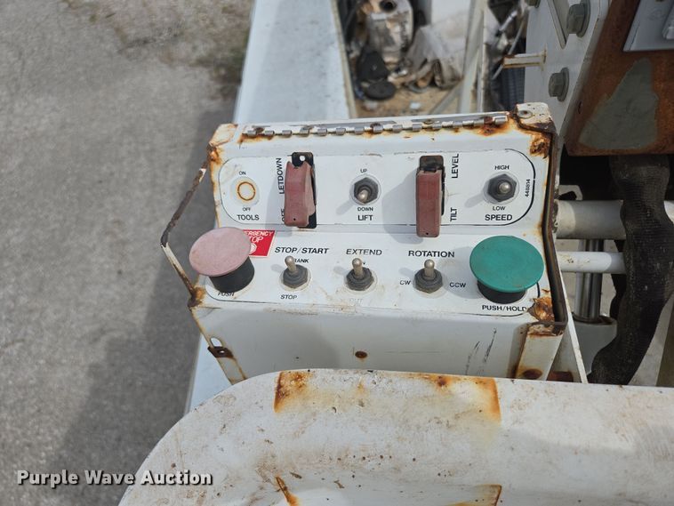 image for item DP6238 2005 Ford F450 Super Duty bucket truck