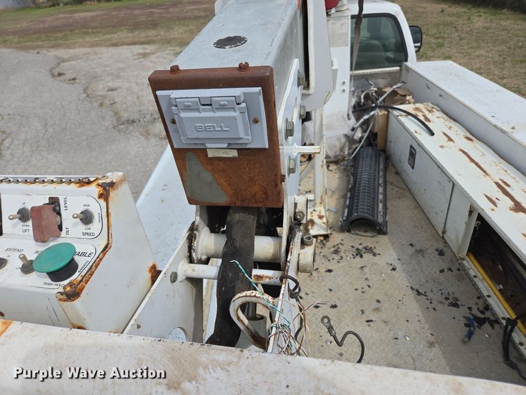 image for item DP6238 2005 Ford F450 Super Duty bucket truck