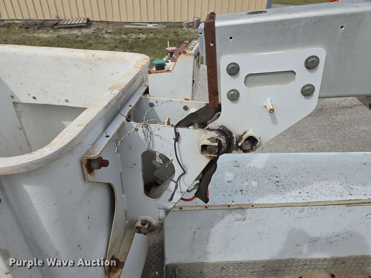 image for item DP6238 2005 Ford F450 Super Duty bucket truck