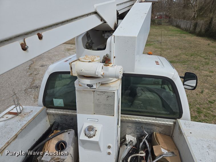 image for item DP6238 2005 Ford F450 Super Duty bucket truck