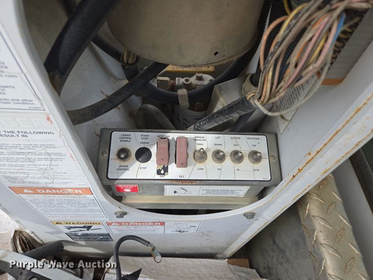 image for item DP6238 2005 Ford F450 Super Duty bucket truck